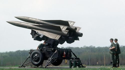 Do thiếu các hệ thống phòng không hiện đại, NATO đã quyết định chuyển giao các hệ thống như vậy và Ukraine cũng miễn cưỡng tiếp nhận. Tây Ban Nha sẽ cung cấp cho lực lượng vũ trang Ukraine 6 khẩu đội, và một phần tên lửa sẽ được nhận từ Mỹ.
