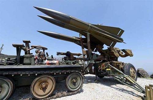 Ví dụ điển hình là hệ thống MIM-23 Hawk đã từng hoạt động trong Lục quân Mỹ cho đến năm 1994 và Thủy quân lục chiến Mỹ chỉ loại bỏ chúng khỏi thành phần tác chiến và gửi vào kho dư trữ cách đây 20 năm.