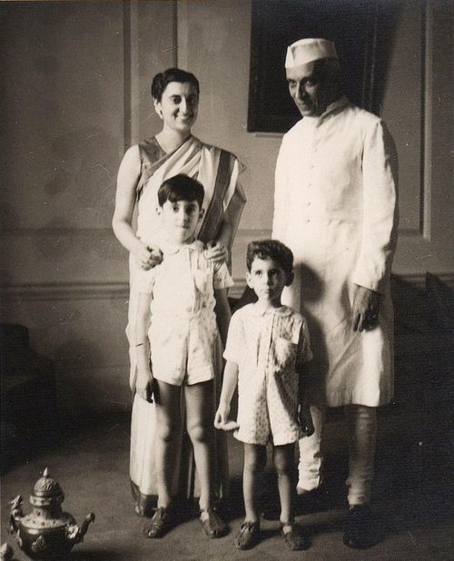 Gia đình Indira Gandhi vào năm 1949