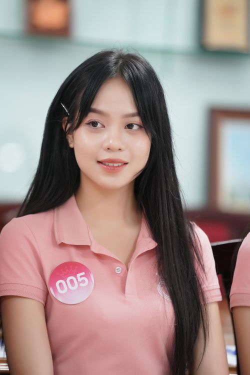 Nguyễn Thị Thanh Tâm (SBD 323) tốt nghiệp thủ khoa loại xuất sắc ĐH Kinh tế quốc dân ngành Kinh tế phát triển và Huỳnh Thị Thanh Thủy (SBD 005).