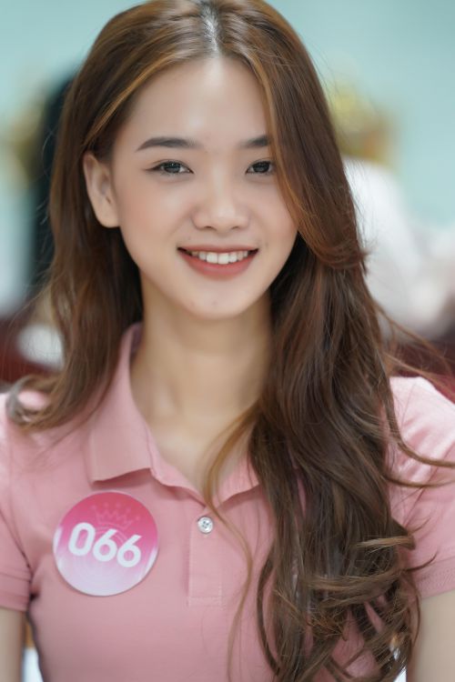 Sau lớp luyện cười, nhiều thí sinh cải thiện nụ cười, khả năng thể hiện thần thái trước ống kính. Thí sinh Nguyễn Thúy Quỳnh (SBD 135) và Phan Thị Sen (SBD 066) được chuyên gia khen có nụ cười tươi và thần thái.