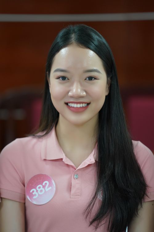 Trịnh Thùy Linh (SBD 146) và Nguyễn Ngọc Anh Thư (382).