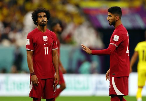 Từ khi FIFA đổi luật để đội chủ nhà World Cup đá trận khai mạc từ năm 2006, chưa có chủ nhà nào phải nhận thất bại cho đến khi Qatar gặp Ecuador. Xa hơn, trong lịch sử 92 năm của World Cup, chưa đội chủ nhà nào để thua ở ngay trận ra quân tại giải đấu.