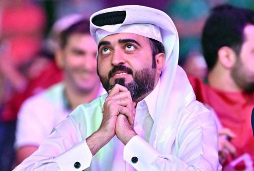  Một CĐV tiếc nuối khi tuyển Qatar có khoảnh khắc ở rất gần bàn thắng trước Ecuador nhưng các chân sút đội nhà hoặc không chạm được vào bóng hoặc đưa bóng đi lên trời. 