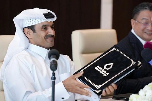 Ông Saad al-Kaabi, Chủ tịch kiêm Giám đốc điều hành QatarEnergy, trong buổi lễ ký kết ngày 21/11. Ảnh: Reuters.