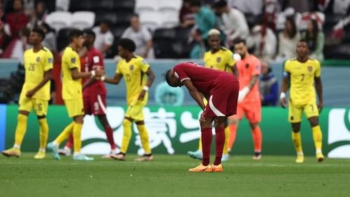 Qatar là đội chủ nhà đầu tiên trong lịch sử để thua trận mở màn ở một kỳ World Cup (Ảnh: AMA/Getty Images).