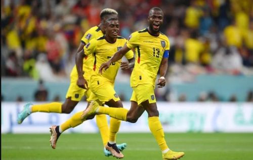 Valencia hoàn tất cú đúp mang về chiến thắng cho Ecuador. Ảnh: Getty
