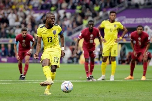 Valencia lập công. 