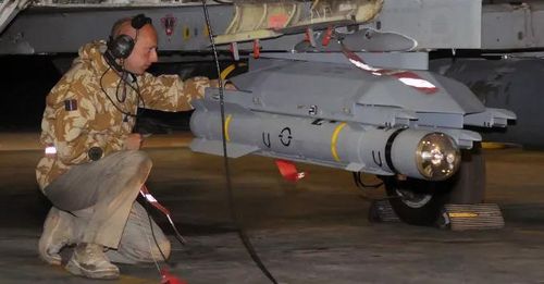 Không rõ khi được chuyển giao, tên lửa Brimstone 2 sẽ được các chiến đấu cơ Ukraine sửa đổi để trang bị, hay chúng sẽ tiếp tục được tinh chỉnh để biến thành tên lửa đất đối đất như phiên bản Brimstone trước đó.
