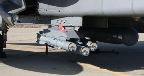 Ngoài trang bị trên trực thăng Apache, Brimstone 2 có thể được trang bị trên máy bay cường kích Tornado GR4, máy bay tiêm kích Typhoon FGR4 và tổ hợp máy bay tấn công không người lái (UACV) MQ-9A Reaper.