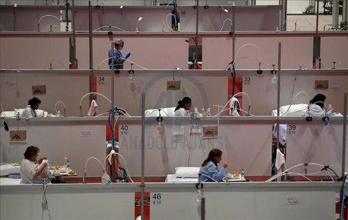 Thế giới vẫn đang ở trong năm thứ ba của đại dịch Covid-19. Ảnh: Anadolu Agency.