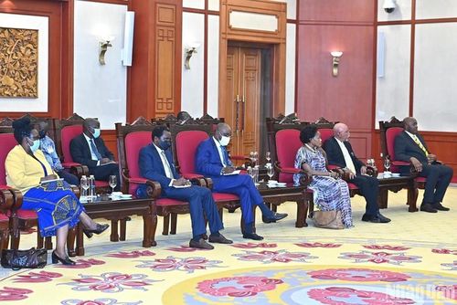 Đoàn đại biểu Uganda tháp tùng Tổng thống Yoweri Kaguta Museveni sang thăm chính thức Việt Nam.