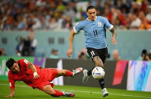 Pha tranh bóng giữa cầu thủ 2 đội. (Ảnh: FIFA)