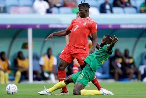 Bị đánh giá yếu hơn nhưng Cameroon lại chơi chịu trận và khi có cơ hội họ sẵn sàng vùng lên.
