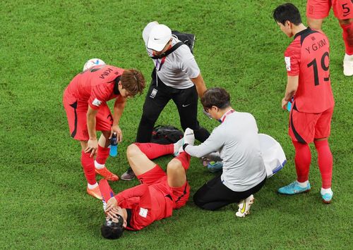 Son Heung-min cần đến sự chăm sóc của các nhân viên y tế