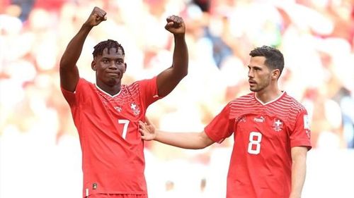 Embolo (trái) ghi bàn duy nhất mang chiến thắng về cho Thụy Sĩ. (Nguồn: Getty Images)