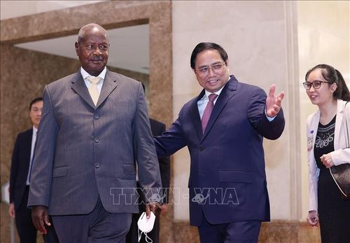 Thủ tướng Phạm Minh Chính và Tổng thống Uganda Yoweri Kaguta Museveni. Ảnh: Dương Giang/TTXVN