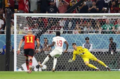 Davies đá hỏng 11m ở trận Bỉ vs Canada
