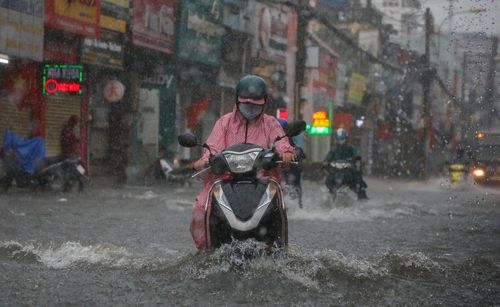 TP.HCM vừa trải qua những ngày mưa nhiều, chia thành nhiều đợt từ sáng đến chiều. Ảnh: Quỳnh Danh.