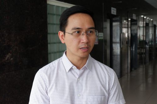  Thạc sĩ, bác sĩ Phạm Văn Phúc, Phó trưởng khoa Hồi sức tích cực, Bệnh viện Bệnh Nhiệt đới Trung ương. Ảnh: Quốc Toàn. 