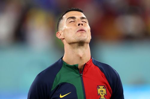 Ronaldo cố gắng kiềm chế cảm xúc