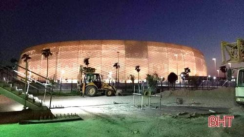 Anh Tùng chụp ảnh sân vận động Lusail thời điểm hoàn thiện, chuẩn bị bàn giao phục vụ World Cup. (Ảnh: NVCC)