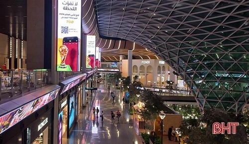 Sắc màu World Cup được nhìn thấy khắp nơi ở Qatar. (Ảnh: NVCC)