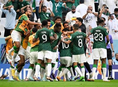 Niềm vui của các cầu thủ Saudi Arabia sau khi ghi bàn thắng vào lưới Argentina ngày 22/11. (Ảnh: THX/TTXVN)