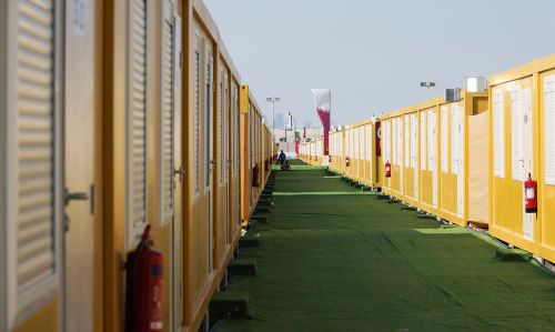  Nhiều chỗ ở được cải tạo để đáp ứng lượng khách khổng lồ tới Qatar. Ảnh: CNN. 