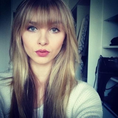  Dù bên nhau đã lâu và chưa tổ chức đám cưới nhưng Maja Mocydlarz và bạn trai Bartosz Bereszyński có cùng nhau hai nhóc tì là Leo và Bruno. Mỹ nhân sinh năm 1991 có trình độ học vấn đáng ngưỡng mộ với bằng cử nhân khoa học chính trị, quan hệ quốc tế và bằng thạc sĩ ở hai lĩnh vực quan hệ quốc tế và báo chí và truyền thông xã hội. Đồng thời người đẹp có thương hiệu quần áo riêng tên Maio. 