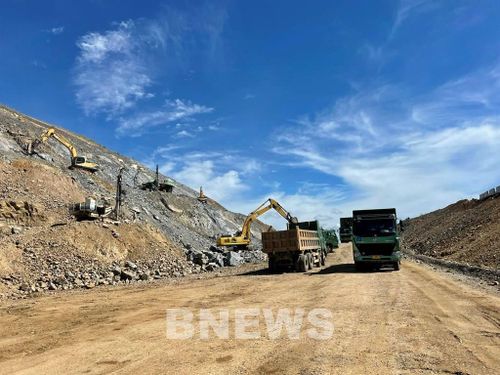 Trong tháng 12/2022, sẽ khởi công đồng loạt các dự án lớn, gồm: 12 gói thầu của 12 dự án thành phần cao tốc Bắc - Nam giai đoạn 2021-2025, Dự án nhà ga hành khách T3 Tân Sơn Nhất. Ảnh minh họa: Quang Toàn/BNEWS/TTXVN