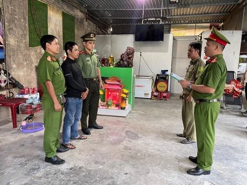 Bị can liên quan đường dây cá độ 30 tỉ đồng mùa World Cup ở Thừa Thiên Huế bị khởi tố.Ảnh: Công an Thừa Thiên Huế
