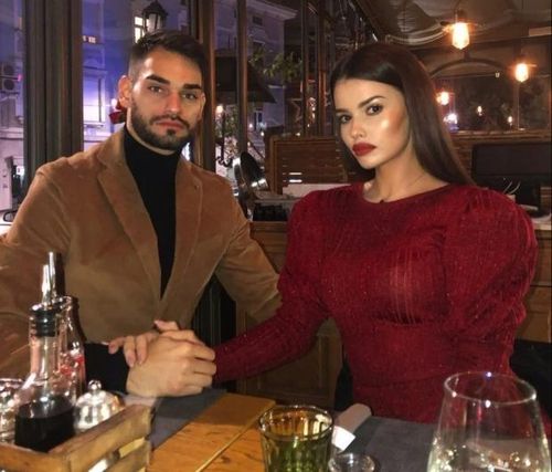 Sara Ivusic kết hôn cùng Ivica Ivusic sau thời gian dài hẹn hò bí mật. Cặp đôi có chung một cậu con trai. Sara là người mẫu và chơi thân với Izabel Kovacic. Cả hai thường cùng nhau xuất hiện ở khán đài, cổ vũ cho hai chàng cầu thủ.