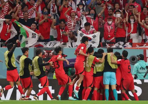 Trong 8 phút này, Uruguay có nhiều cơ hội nâng tỉ số lên 3-0, đồng thời giật lại vé từ tay Hàn Quốc, nhưng điều đó đã không xảy ra. 2-0 là kết quả chung cuộc, khiến Uruguay vỡ mộng vào vòng hai