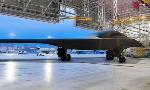 "Tầm bay và năng lực tàng hình của B-21 vượt xa yêu cầu do không quân Mỹ đưa ra, trong khi thiết kế hệ thống mở sẽ giúp nhà sản xuất dễ dàng nâng cấp phi cơ trong tương lai" CEO Northrop Grumman Kathy Warden nói.