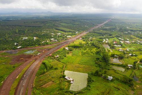  Dự án cao tốc Dầu Giây - Phan Thiết dài 99 km, được chia thành 4 gói thầu, quy mô mặt đường hơn 32 m, gồm 6 làn xe, tốc độ lưu thông 120 km/h. Đây được xem là một trong những dự án trọng điểm quốc gia, có ý nghĩa quan trọng đối với sự phát triển kinh tế - xã hội của tỉnh Bình Thuận và các tỉnh, thành phố lân cận. 