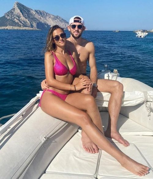  Doina Turcanu là hậu phương vững chắc của chàng hậu vệ Inter Milan, Stefan de Vrij. Cặp đôi bén duyên từ năm 2017 và không ngại thể hiện tình cảm trên trang cá nhân. Bóng hồng 31 tuổi là nhà thiết kế nội thất và điều hành studio riêng có tên Behance ở Milan. 