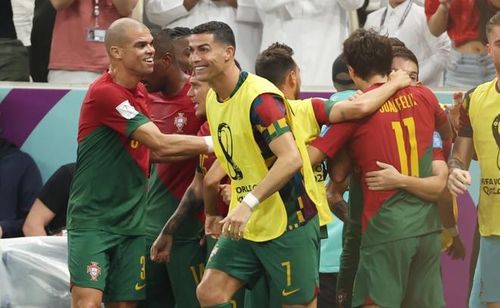 Ronaldo ăn mừng cùng các đàn em dù ngồi dự bị phần lớn thời gian trận đấu