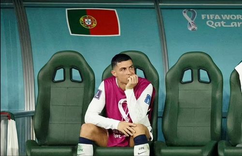 Cristiano Ronald ngồi trên băng ghế dự bị cho cuộc đụng độ của Bồ Đào Nha với Thụy Sĩ. Ảnh: Reuters