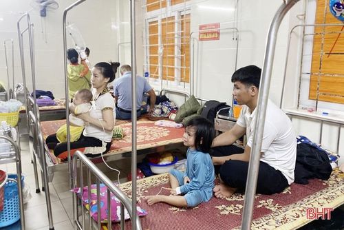 Số lượng bệnh nhân điều trị tại Khoa Nhi - BVĐK tỉnh hiện cao hơn từ 20 - 30% so với bình thường.