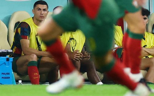  Ronaldo phải ngồi dự bị ở trận thắng Thụy Sĩ. 