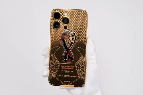  Cận cảnh mặt lưng mẫu iPhone 14 Pro Max mạ vàng 24K. 