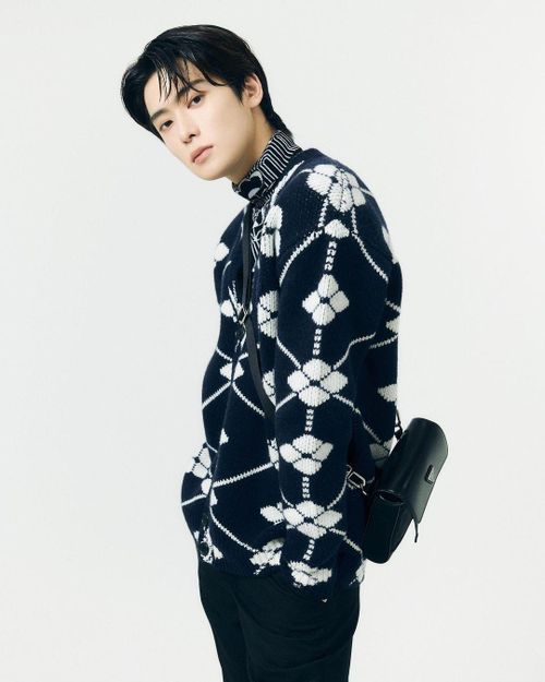 3 thành viên NCT gặp chấn thương sau khi ngã từ độ cao 2 m. Ảnh: Naver.