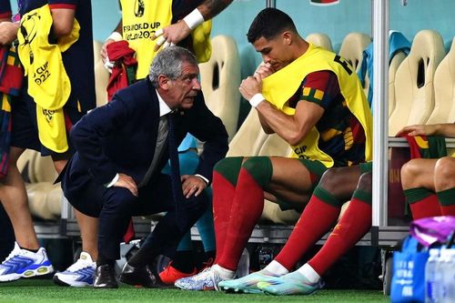 HLV Santos phá vỡ im lặng về việc Ronaldo đòi bỏ đội tuyển.