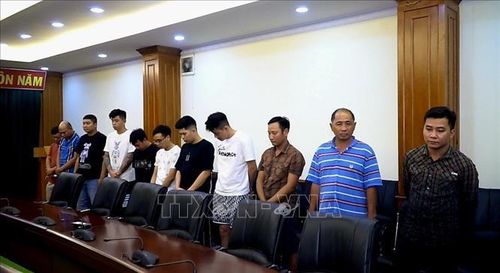 Các đối tượng bị C02 bắt giữ. Ảnh: TTXVN phát