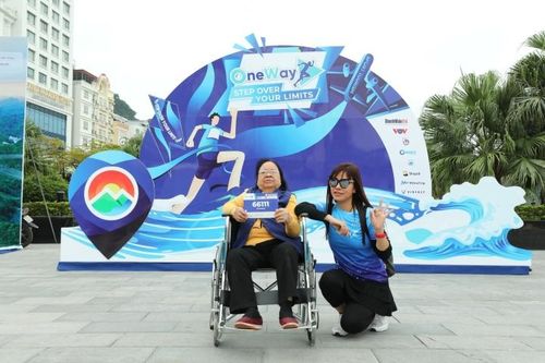 Điểm nhấn của OneWay Marathon Cát Bà 2022 đối với các vận động viên sẽ không chỉ dừng lại ở vạch đích. OneWay Marathon Festival diễn ra từ 19h đên 22h30 tại bãi tắm Tùng Thu sẽ là sự kiện để hơn 3 nghìn VĐV và gia đình, các CLB giao lưu với nhau, tăng thêm sự kết nối không chỉ trong cộng đồng chạy bộ phong trào.