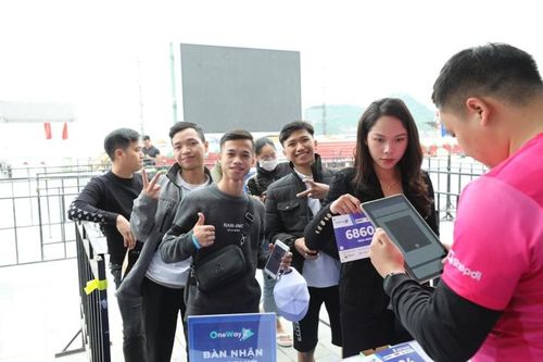 Ban tổ chức cũng phối hợp với địa phương bố trí phương án phân luồng giao thông và đưa đón các vận động viên ra đảo. Ông Bùi Minh Tuấn cho biết ban tổ chức sẽ bố trí riêng các phương tiện, bao gồm 4 chiếc phà và 20 xe khách loại 45 chỗ để phục vụ các chân chạy và gia đình theo cùng, đảm bảo các runner tham gia OneWay Marathon Cát Bà 2022 không phải ra đảo bằng phương tiện cá nhân.