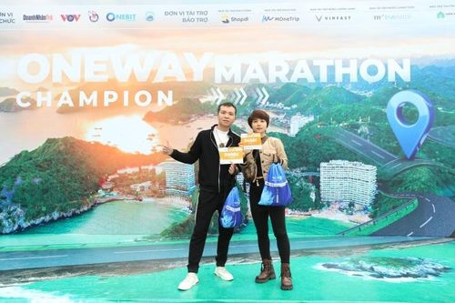 Sau đó 30 phút (14h30) là giờ xuất phát của cự ly 10km. Các VĐV của đường chạy 5km sẽ xuất phát lúc 15h. Dự kiến lễ trao giải và bế mạc OneWay Marathon Cát Bà 2022 được tổ chức lúc 16h.