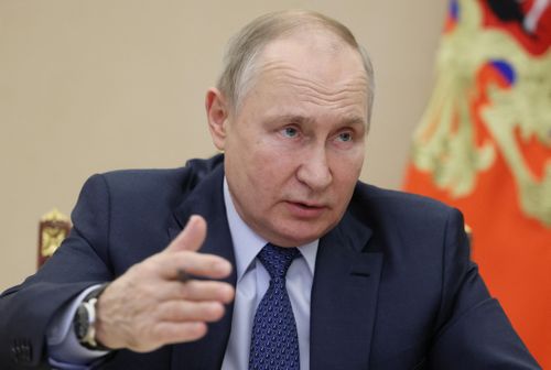  Hôm 7/12, Tổng thống Putin tiếp tục chủ trì cuộc họp với Hội đồng Phát triển Xã hội Dân sự và Nhân quyền Nga. Điện Kremlin sau đó đã công bố đoạn phim dài gần 3 giờ về cuộc họp này. “Đối với thời gian của chiến dịch quân sự đặc biệt, tất nhiên đây có thể là quá trình dài”, Tổng thống Putin ngày 7/12 nhận định, theo RT. 