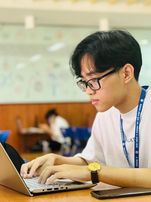 Nguyễn Phúc Lâm trong một giờ học trên giảng đường Trường ĐH Y dược TPHCM